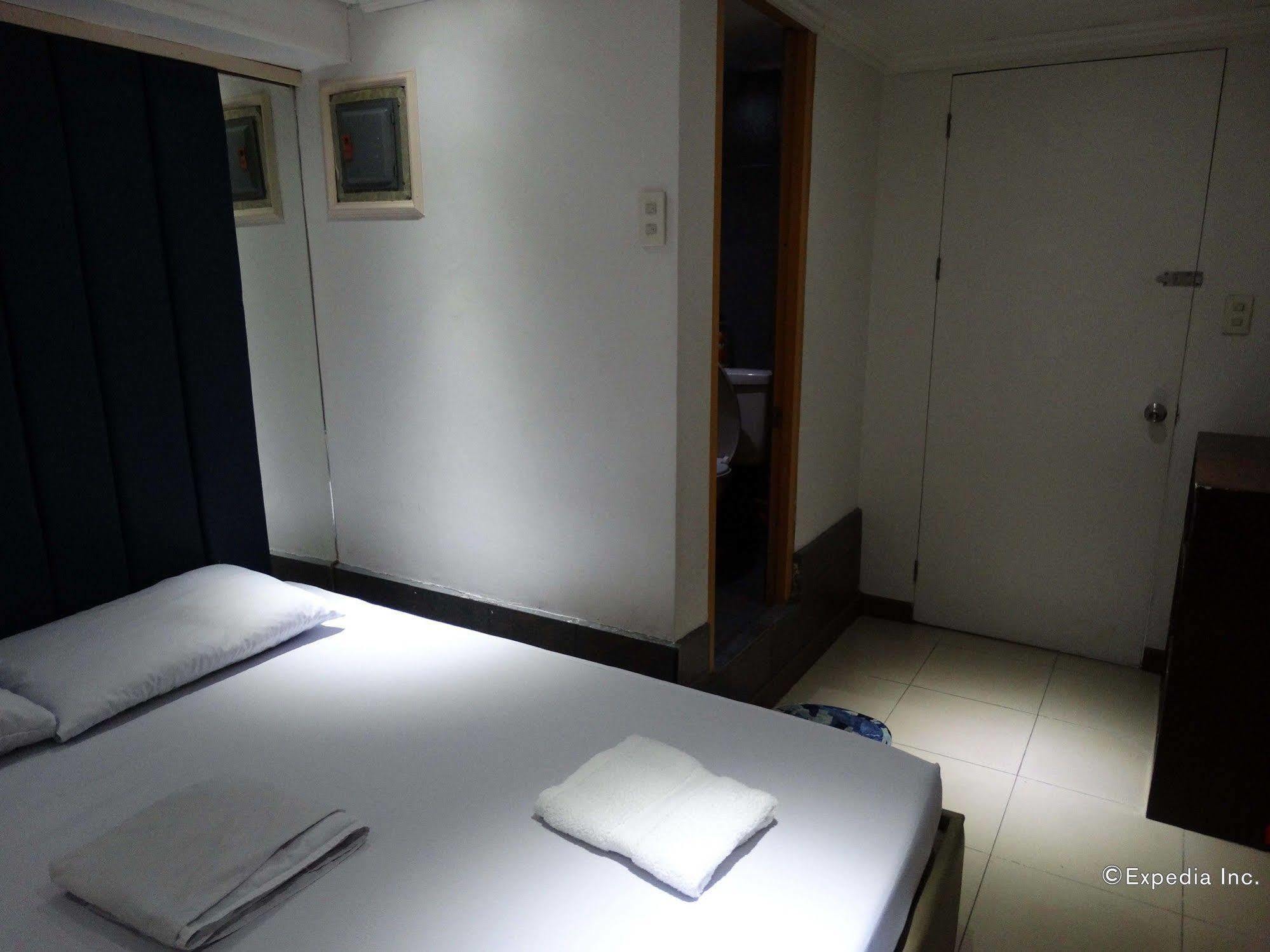 Gaius Inn Manilla Buitenkant foto